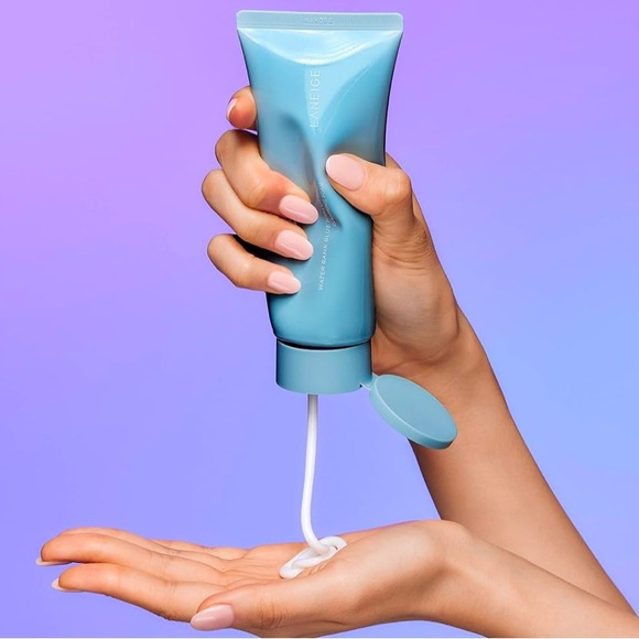 LANEIGE Water Bank Cleansing Foam - Picture 5 of 7